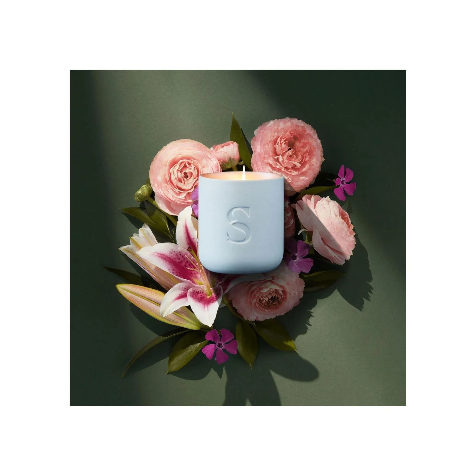 Sanctuary Spa Lily and Rose Scented Candle Natural Shea Wax 260g - Image 4